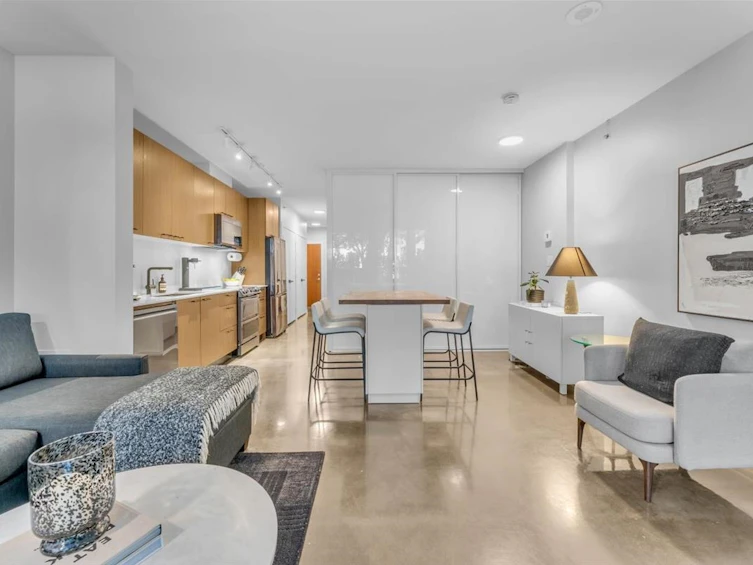 210-221 Union Street, Vancouver, BC, V6A 0B4 - 2