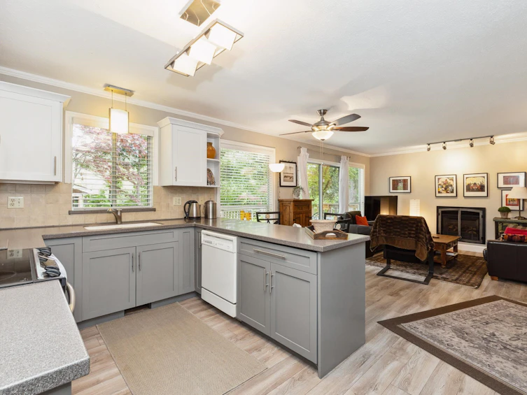 4728 Underwood Avenue, North Vancouver, BC, V7K 3A8 - 11