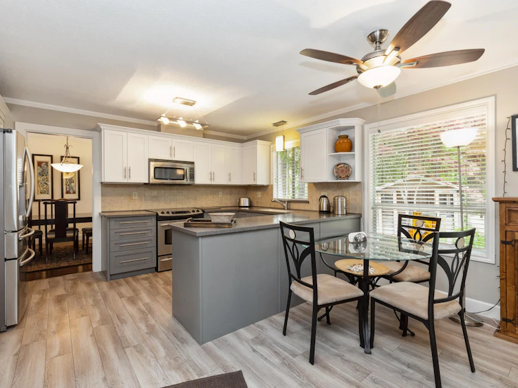 4728 Underwood Avenue, North Vancouver, BC, V7K 3A8 - 10