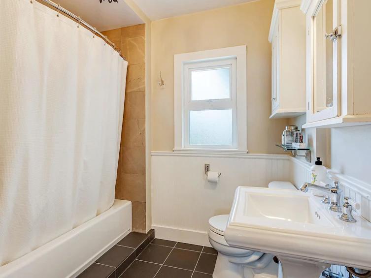 4046 Eton Street, Burnaby, BC, V5C 1J7 - 16