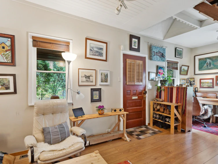 713 E St. James Road, North Vancouver, BC, V7K 1G9 - 3
