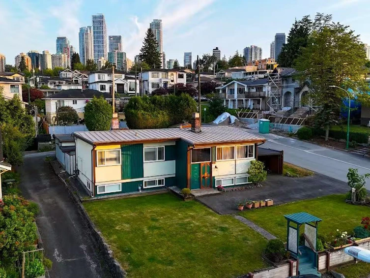 4646 Charlotte Court, Burnaby, BC, V5G 2R8 - 2