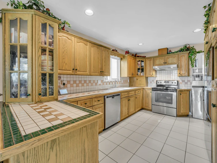 7093 Dow Avenue, Burnaby, BC, V5J 3X2 - 9