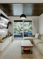 302 733 W 3rd Street