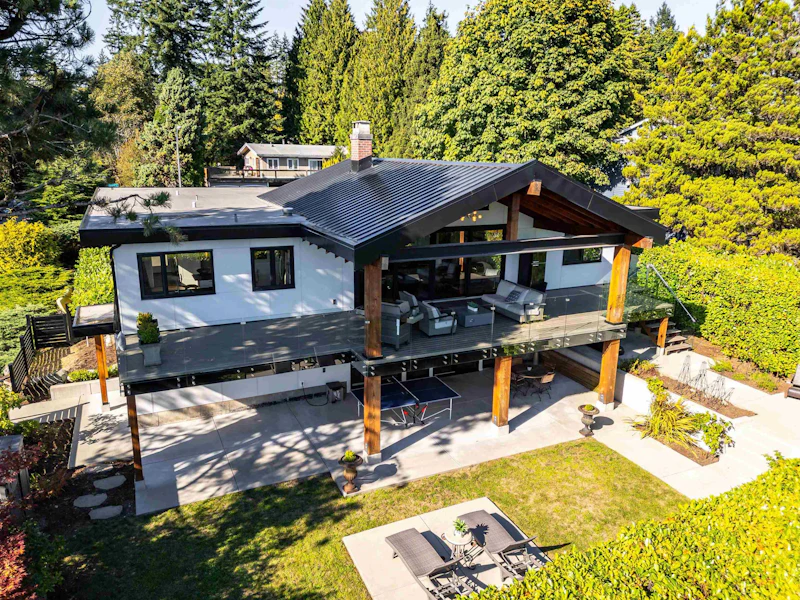 302 Oxford Drive, Port Moody BC V3H 1T2