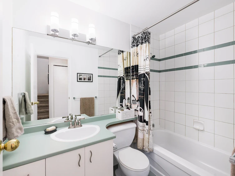 309-3721 Delbrook Avenue, North Vancouver, BC, V7N 3Z4 - 3