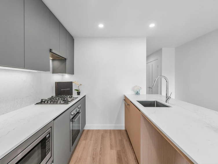 607-5593 No. 3 Road, Richmond, BC, V6X 0X6 - 10