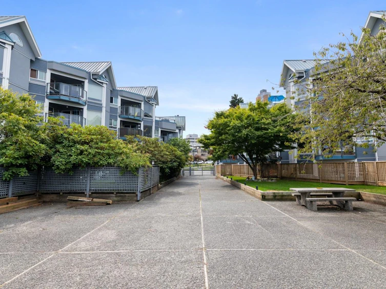 22-1345 W 4th Avenue, Vancouver, BC, V6H 3Y8 - 22