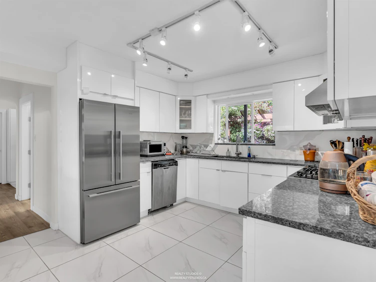 694 Keith Road, West Vancouver, BC, V7T 1L9 - 9