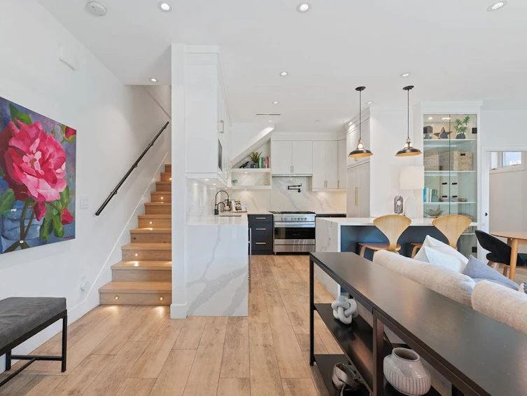 3437 Franklin Street, Vancouver, BC, V5K 1Y4 - 2