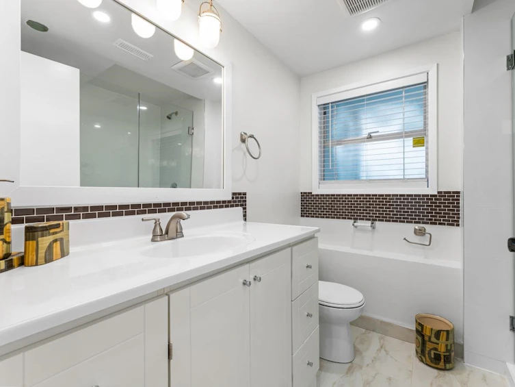 5670 Kullahun Drive, Vancouver, BC, V6N 2E5 - 20
