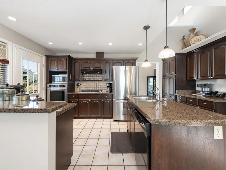 3173 Leeward Court, Coquitlam, BC, V3C 5A9 - 3