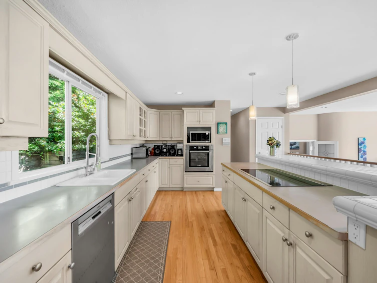 3945 Braemar Place, North Vancouver, BC, V7N 4M8 - 9