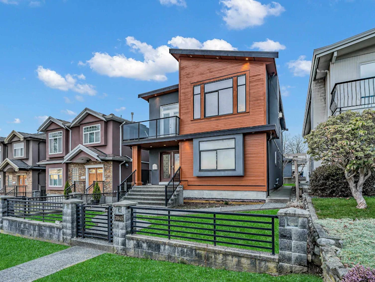 3945 Parker Street, Burnaby, BC, V5C 3B7