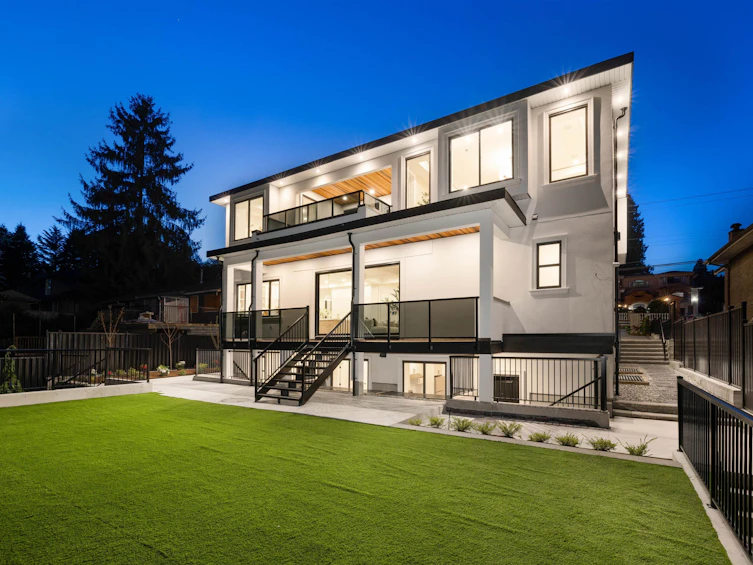 8316 Government Road, Burnaby, BC, V5A 2E3 - 37