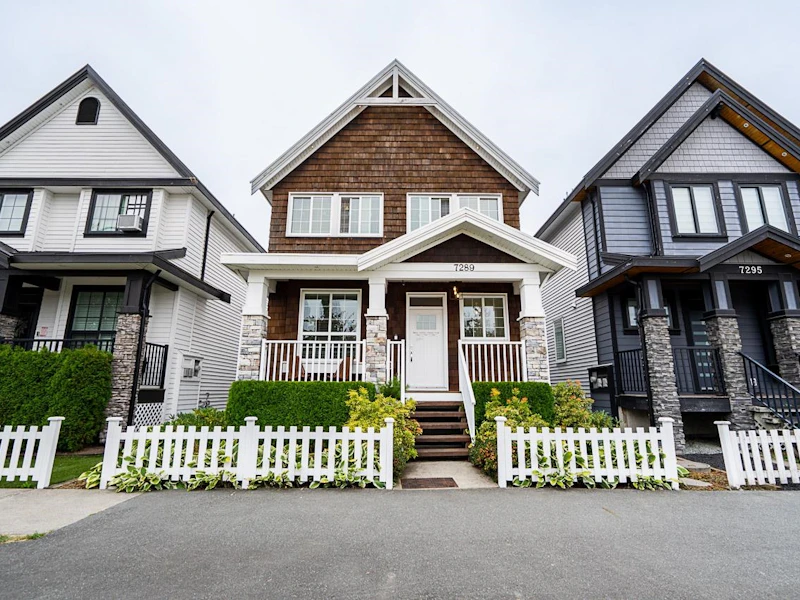 7289 194a Street, Surrey BC V4N 5Y2