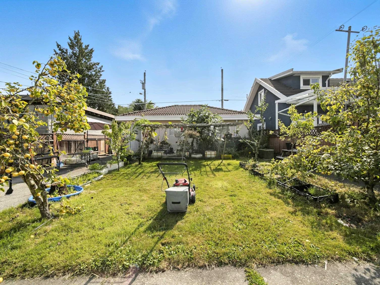 2228 E 40th Avenue, Vancouver, BC, V5P 1J5 - 40