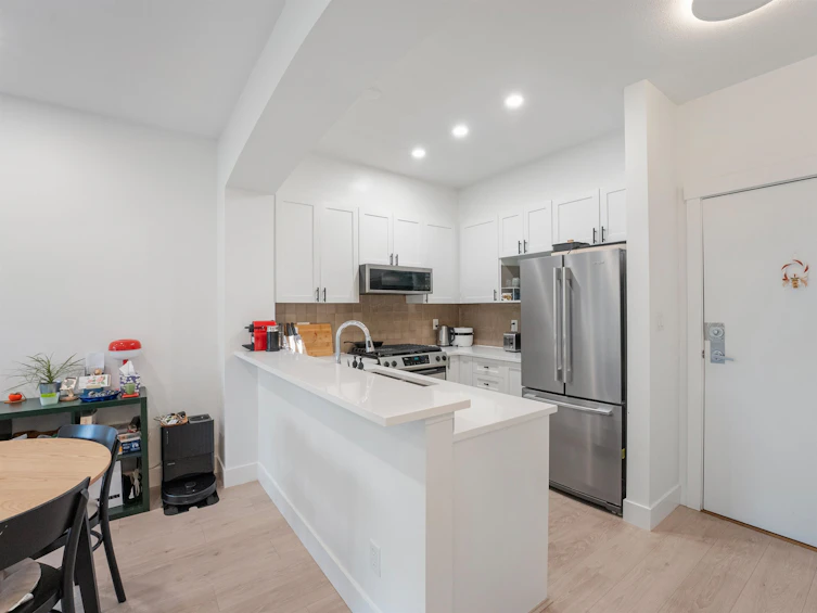 320-2280 Wesbrook Mall, Vancouver, BC, V6T 2K3 - 4