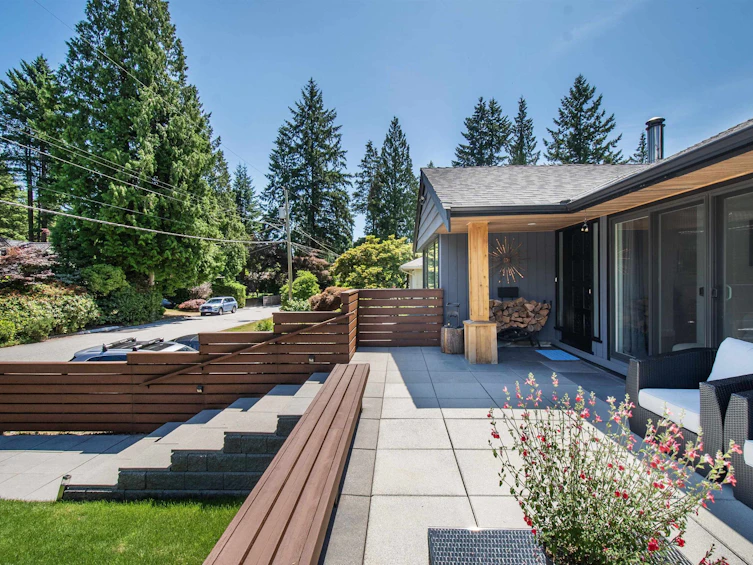 3855 Hillcrest Avenue, North Vancouver, BC, V7R 4B7 - 4