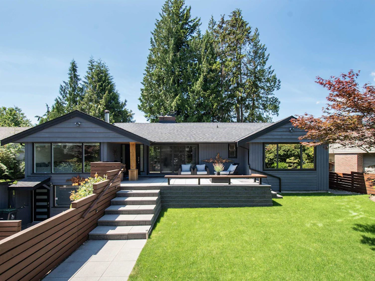 3855 Hillcrest Avenue, North Vancouver, BC, V7R 4B7
