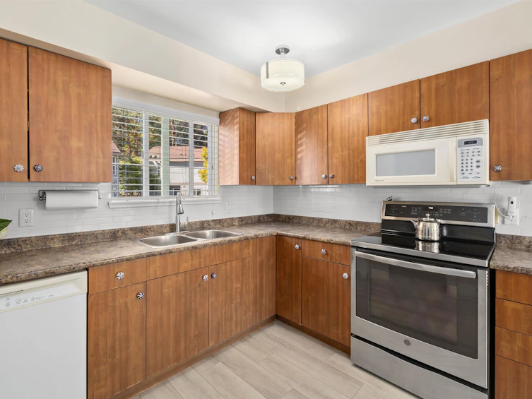 6233 E Greenside Drive, Surrey, BC, V3S 5M8 - 2