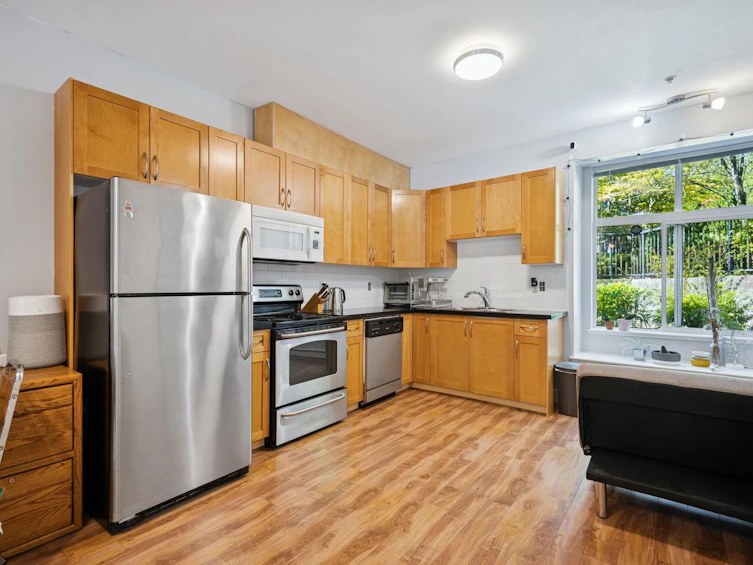 122-7333 16th Avenue, Burnaby, BC, V3N 0A8 - 16
