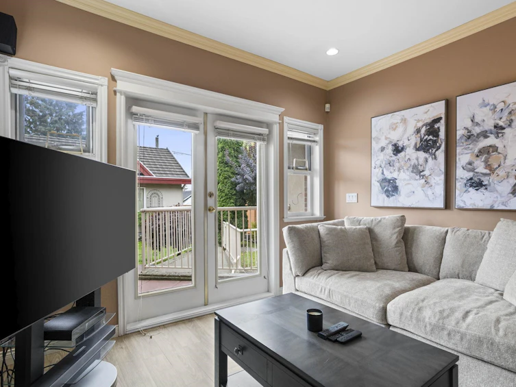 1110 Eighth Avenue, New Westminster, BC, V3M 2R6 - 17