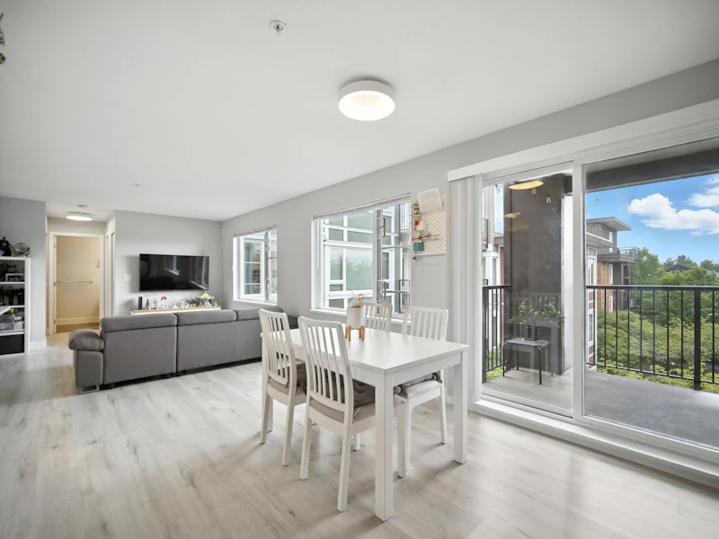 305 - 13740 75a Avenue, Surrey BC V3W 0E8