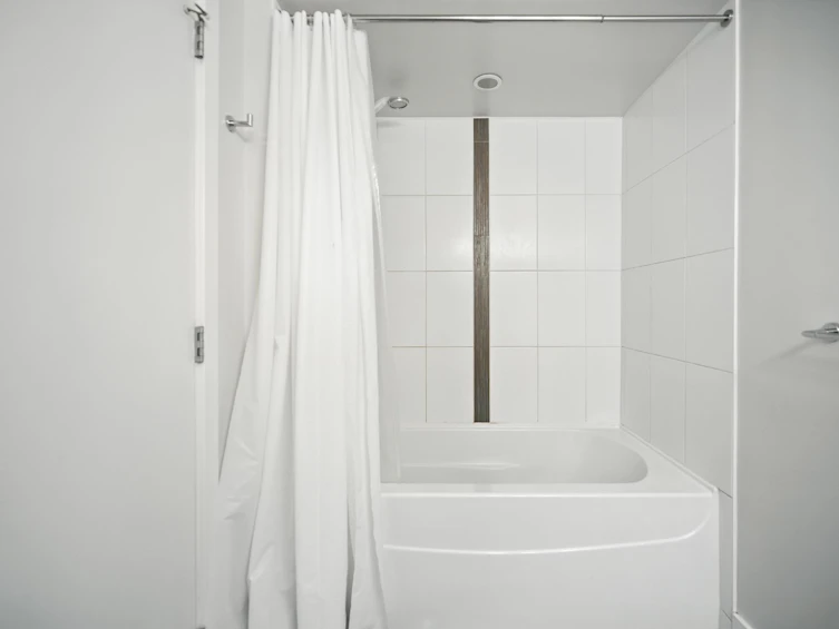 305-13740 75a Avenue, Surrey, BC, V3W 0E8 - 13