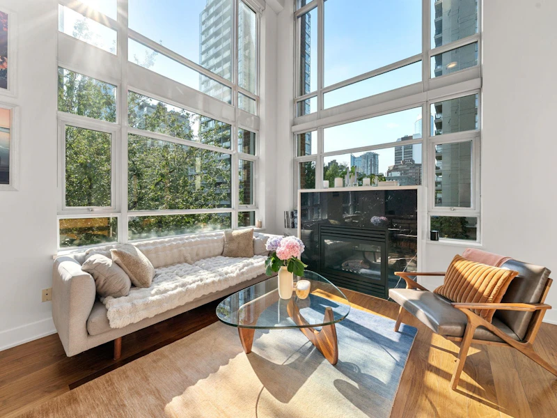 407 - 988 Richards Street, Vancouver BC V6B 8R2