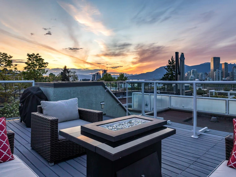 2391 Oak Street, Vancouver, BC, V6H 2J8
