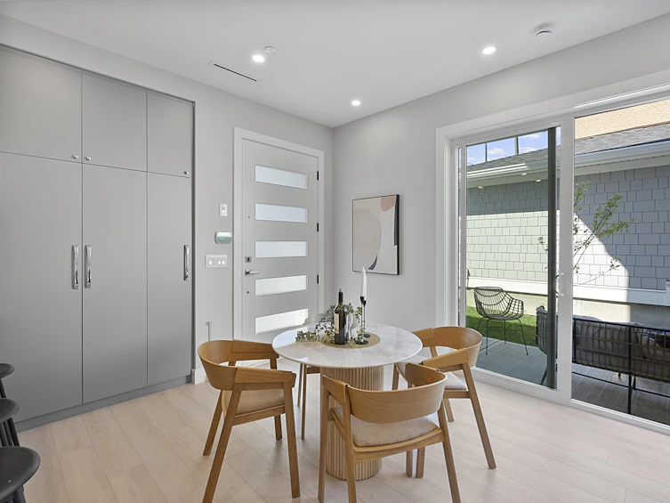 885 E King Edward Avenue, Vancouver, BC, V5V 2E4 - 3