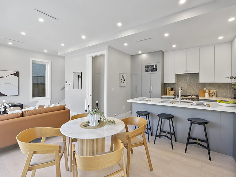 885 E King Edward Avenue, Vancouver, BC, V5V 2E4