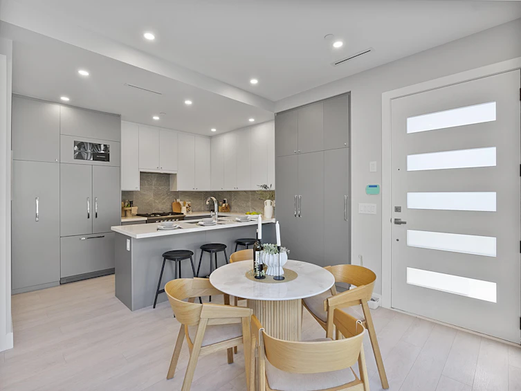 885 E King Edward Avenue, Vancouver, BC, V5V 2E4 - 2