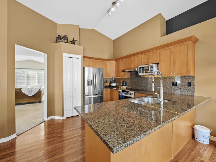 23649 Kanaka Way, Maple Ridge, BC, V2N 1E5 - 13