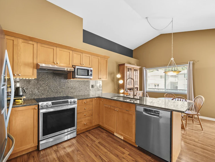23649 Kanaka Way, Maple Ridge, BC, V2N 1E5 - 12
