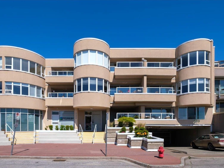 302-2455 Bellevue Avenue, West Vancouver, BC, V7V 1E1