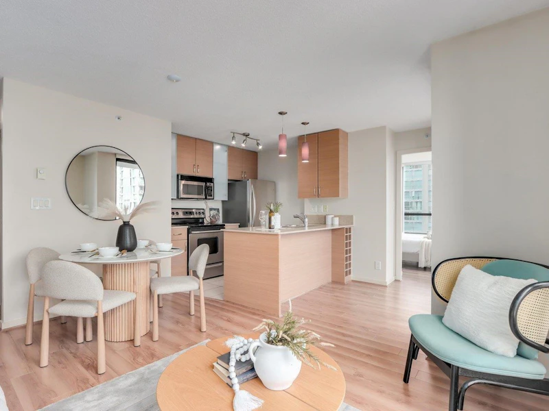 2204 - 928 Homer Street, Vancouver BC V6B 1T7