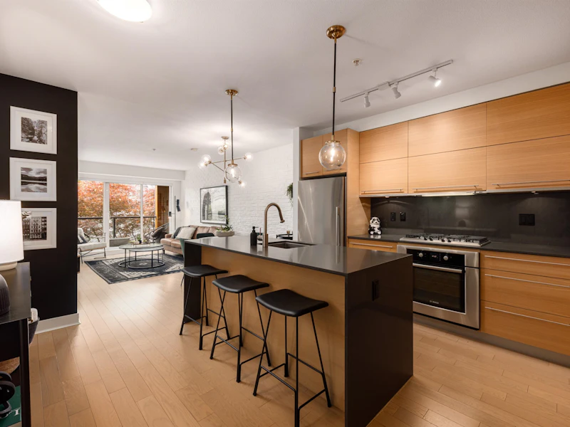 203 - 2020 W 12th Avenue, Vancouver BC V6J 0C5