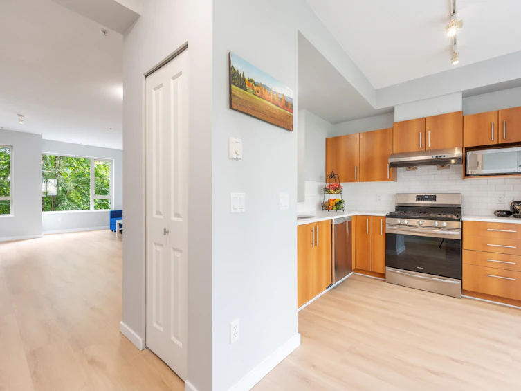 130-9229 University Crescent, Burnaby, BC, V5A 4Z2 - 10