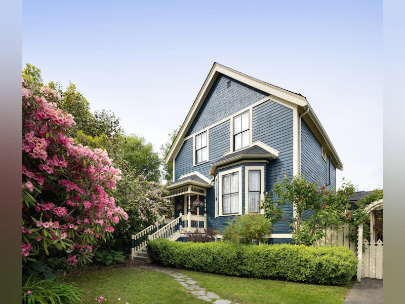 335 Fourth Street, New Westminster BC V3L 2V3