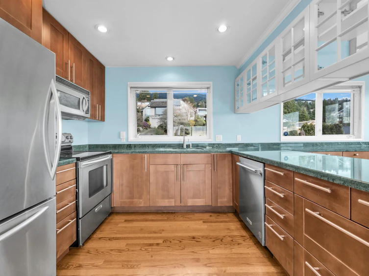 2558 Mathers Avenue, West Vancouver, BC, V7V 2J1 - 16