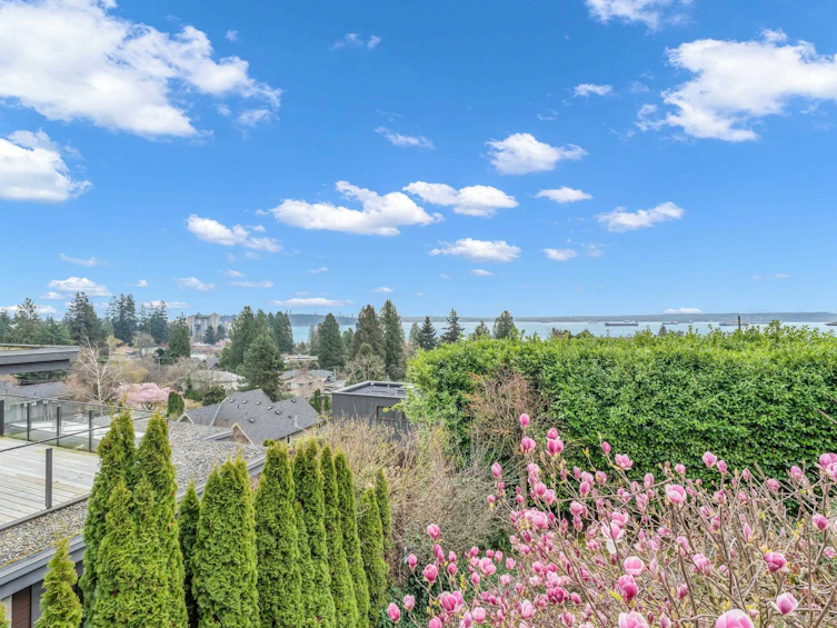 2558 Mathers Avenue, West Vancouver, BC, V7V 2J1