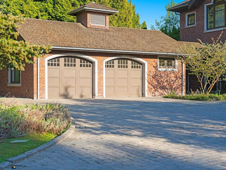 8112 Government Road, Burnaby, BC, V5A 2E2 - 12