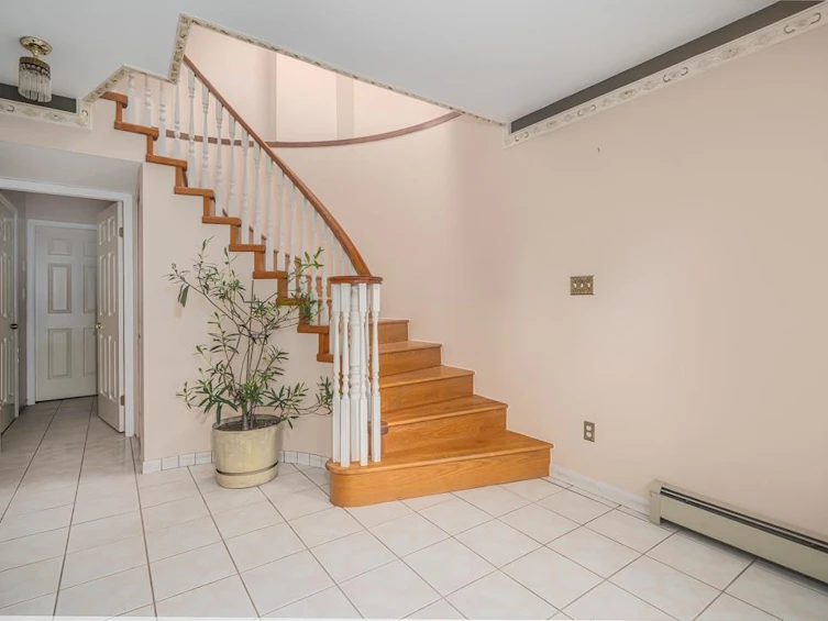 3240 Clive Avenue, Vancouver, BC, V5R 4V2 - 4