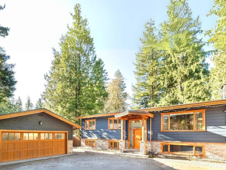 4793 Capilano Road, North Vancouver, BC, V7R 4K2 - 4