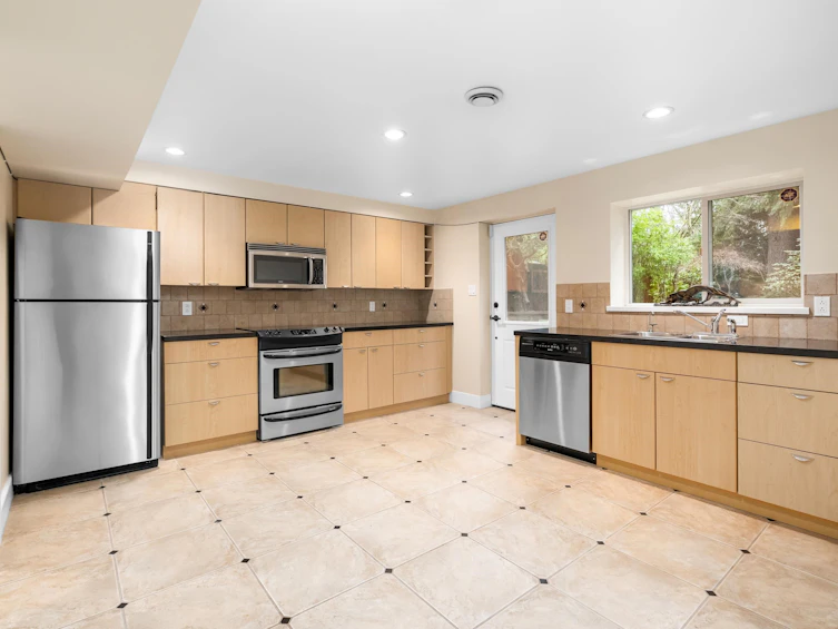 4793 Capilano Road, North Vancouver, BC, V7R 4K2 - 29