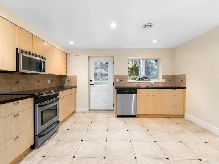 4793 Capilano Road, North Vancouver, BC, V7R 4K2 - 30