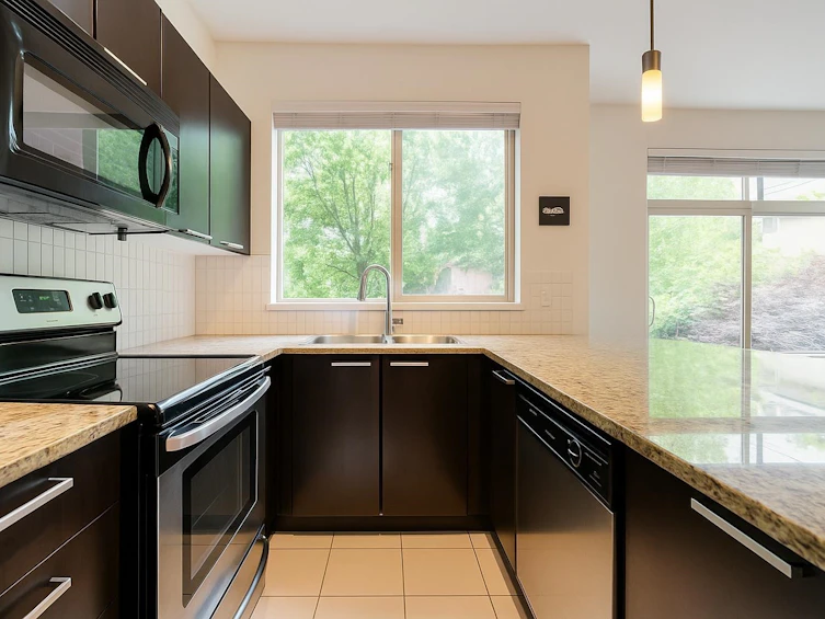 205-10455 University Drive, Surrey, BC, V3T 0A5 - 3