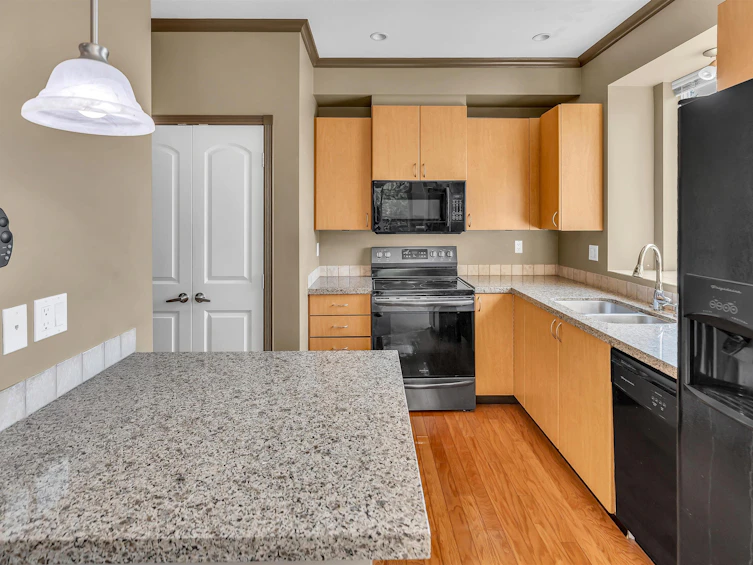 312-33485 South Fraser Way, Abbotsford, BC, V2S 8P9 - 8